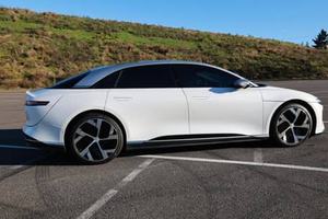 LOCID HlR Sedán 2022, Tracción en las Cuatro Ruedas, R18, Lítio, Cuero, Motor Doble, Techo Panorámico, 6 Asientos, Portaequipajes de Aleación de Aluminio - Product Image 4