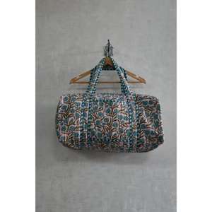Sac de voyage matelassé en coton écologique imprimé à la main avec fermeture éclair, motif floral, léger, style bohème, luxe, pour le week-end - Product Image 1