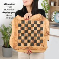 Échiquier artisanal rustique en bois d'olivier de style méditerranéen ArtisRaw - Ensemble d'échecs en bois, cadeau d'affaires, durée de conservation de 10 ans, artisanat