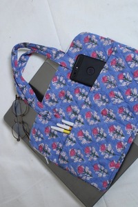 Housse pour ordinateur portable matelassée à fleurs en coton simple fait à la main de style professionnel housse de tablette rembourrée durable étanche utilisation quotidienne bureau - Product Image 3