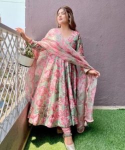 Glamour modeste: Abaya pour femmes robe musulmane Dubaï-infusez votre garde-robe avec des Abayas modestes et élégantes pour un mélange d'élégance - Product Image 1