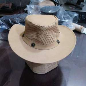 Ceci est un chapeau haut de forme steampunk en cuir de vachette. - Product Image 4