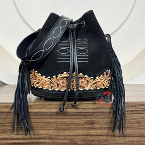 Bolso de Hombro Tipo Cubo de Cuero Gamuzado Hecho a Mano con Costuras Personalizadas OEM, Bolso Cruzado de Cuero Genuino Vintage con una Sola Correa para el Hombro - Product Image 1