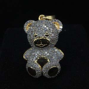 Pendentif ours en peluche éblouissant un mélange parfait de charme et d'élégance Le luxe rencontre la gentillesse Pendentifs et breloques en diamant - Product Image 2