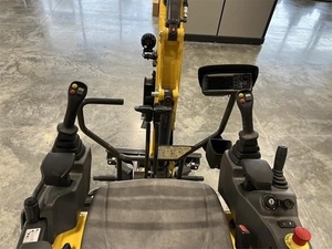Mini-excavatrice sur chenilles E15X 2024 avec une capacité de godet de 0,12 m³ et une puissance de creusement élevée - Product Image 2