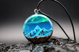 Personalizado al por mayor creativo hecho a mano brillante tradición neackles en único cielo azul oscuro nubes resina collar luminoso para - Product Image 2