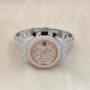 นาฬิกาข้อมือผู้ชายดีไซน์เนอร์สุดพิเศษแนวฮิปฮอป รุ่นใหม่ล่าสุด ประดับเพชรโมอิสซาไนต์ ขนาด 20 มม. ตัวเรือนสแตนเลสสตีลชุบทองเหลือง - Product Image 2