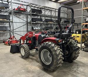 Livraison gratuite Tracteur McCormick X1.45 avec benne chargeuse 225 heures 4x4 90 CV Moteur diesel 540 PTO Attelage 3 points - Product Image 1