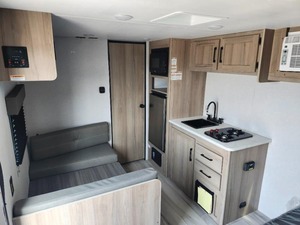 Nouvelle caravane de camping Keystone C-o-l-e-m-a-n 17R 2026 à vendre - Product Image 2
