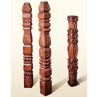 Balustre en colimaçon de luxe en bois sculpté à la main avec un motif floral baroque pour rampes d'escaliers ou tendances de pieds de meubles