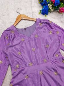 ชุดเดรสผ้าไหมอันนาร์คาลีที่สวยงามมาพร้อมกับชุดทำงานสไตล์แฟชั่นชุดเดรสคาเมซซาลวาร์จากปากีสถานแบบยาวสำหรับงานแต่งงาน - Product Image 4