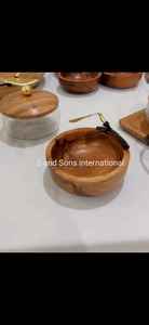 Bol de service en bois au design attrayant et luxueux avec poignée en métal à fleurs, excellente qualité à prix raisonnable - Product Image 6