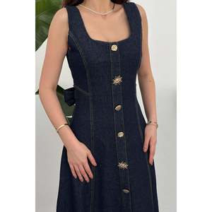 Vestido de Mezclilla Azul con Botones Decorativos - Azul - Product Image 4