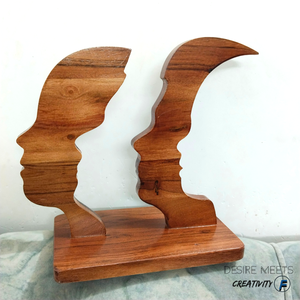 Élégante sculpture de cycliste en bois fabriquée à la main avec un design abstrait moderne d'un motard de course à vélo idéal pour la décoration intérieure - Product Image 5