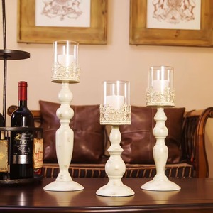 Bougeoirs en bois blanc de style campagnard avec finition vieillie pour la décoration intérieure rustique et l'affichage sur table - Product Image 6