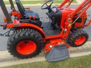 Tracteur compact à roues Kubota B2320 4WD de qualité supérieure avec chargeur LA304, tracteur utilitaire agricole de 30 CV - Product Image 2