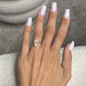 Anillo de Compromiso con Diamante Cultivado en Laboratorio de Corte Ovalado de 3.10 Quilates, Solitario con Halo Oculto, Catedral, Oro Amarillo de 18K, Certificado IGI, Regalo - Product Image 3