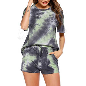 Nouveautés été Ensemble t-shirt et short à tricoter deux pièces, décontracté et teint par cravate, au-dessus du genou, streetwear à motif uni pour femmes - Product Image 1
