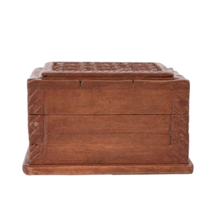 Joyero tallado a mano de madera de nogal con motivos florales en la parte superior 4x4 pulgadas hecho a mano de madera Ideas de regalo únicas para hombres y mujeres - Product Image 4