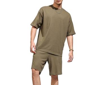 Conjunto deportivo de verano informal y transpirable de camiseta de manga corta y pantalones cortos para hombre, conjunto de 2 piezas, conjunto de jogger de algodón tejido. - Product Image 1