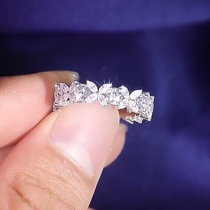 Bague de luxe en argent 925 avec diamant taille brillant en forme de fleur, sertie pavé, certifiée IGI, pour fiançailles, mariage et soirée - Product Image 1