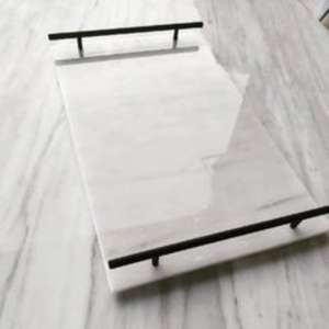 Bandeja de servicio de resina clásica con ricos tonos de ébano, brillo lujoso Sutil, no tóxico, duradero, ligero, ideal para comidas formales - Product Image 1