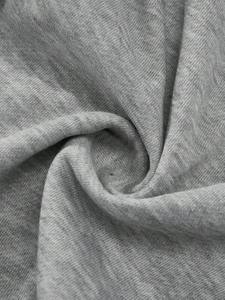 Jogger acampanado gris claro personalizado y Camiseta con estampado gótico blanco Conjunto de ropa de calle de 2 piezas para hombres con cintura con cordón y tela transpirable - Product Image 6