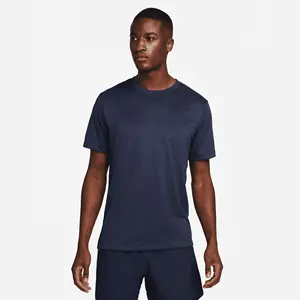 Il tessuto in Jersey si sente morbido e liscio, vestibilità Standard rilassata, collo a coste, 100% poliestere, blu Navy, t-shirt Fitness da uomo