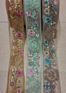 Lacets de travail en fil brodé sur mesure avec cinq options de couleur en broderie de paillettes en largeur de 1.5 pouces - Product Image 2