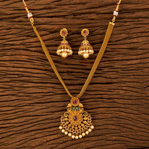 Ensemble de pendentifs antiques de l'inde du sud avec placage en or mat pour dames dans l'ensemble - Product Image 2