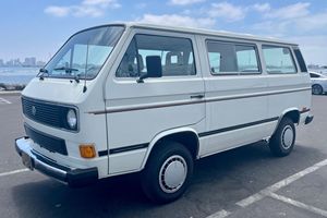 Volkswagen Vanagon L 1984 d'occasion en bon état, 1 propriétaire, boîte manuelle 4 vitesses, moteur remis à neuf, provenance Californie - Product Image 2