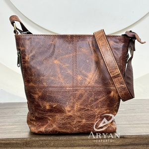 Bolso Crujiente de Cuero Auténtico Hecho a Mano para Mujer, Bandolera Elegante de Cuero de Grano Completo, Ideal para Regalo - Product Image 1