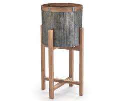 Jardinière en métal galvanisé de style ferme avec poignées intégrées pour un transport facile et une charmante utilisation de décor vintage - Product Image 4