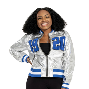 Chaqueta Bomber plateada 1920 Acabado metálico con puños de costilla azul blanco Bordado 1920 Parche Sorority Greek Life Fashion Apparel - Product Image 1