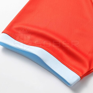 Ensemble d'uniformes de football sur mesure 2024 en 100 % polyester avec maillot imprimé numériquement et vêtements de sport en gros pour les équipes de club - Product Image 4
