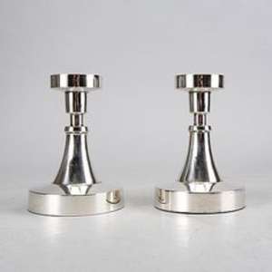 Bougeoir en aluminium élégant de style vintage avec un design complexe et une construction durable de haute qualité pour la décoration intérieure - Product Image 5