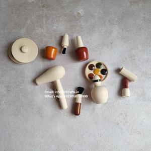 Ensemble de maquillage de jeu de rôle imaginatif Montessori Kit de beauté en bois miroir brosse à rouge à lèvres jeu d'apprentissage précoce fournitures d'événement - Product Image 4