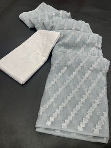 ซารีผ้าชีฟองเนื้อนุ่มดีไซน์เนอร์แบบเรียบง่ายและเงียบขรึมสำหรับงานแต่งงานและงานเลี้ยงตอนเย็นลุคทอสีเงินทั้งหมด - Product Image 5