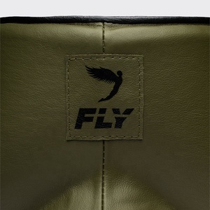 Protège-guêtres professionnel en cuir véritable vert et blanc pour MMA et boxe, personnalisable, protection optimale pour la zone inguinale - Product Image 4