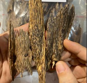 Vietnamese Agarwood Attar <b>Oil</b> 100% Pure Oudh (Oud) Natural Aromatherapy <b>Essential</b> <b>Oil</b> for <b>Diffuser</b> and Perfume Production - Product Image 4