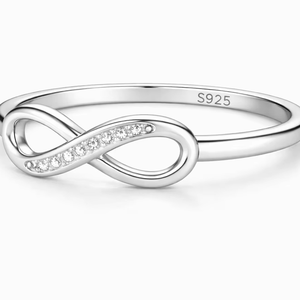 Anillo Minimalista Infinity con Piedra CZ, Plata de Ley 925, Joyería de Plata Maciza para Mujer, Estilo Moderno y de Moda - Product Image 1