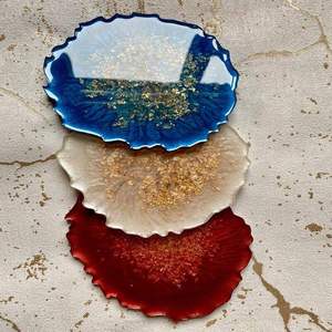 จานรองแก้วทำด้วยมือทำจากเรซินพร้อมแผ่นรองอีพ็อกซี่ประกายโลหะเหมาะสำหรับโต๊ะอาหารในบ้านห้องนั่งเล่นและโอกาสที่ให้เป็นของขวัญ - Product Image 1