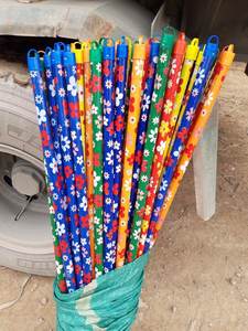 Vente en gros de bois d'eucalyptus pour la maison manche de balai en bois fleur et pointillés du Vietnam normes internationales - Product Image 2