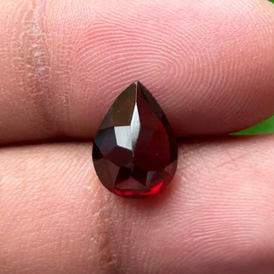 Piedra cortada de pera facetada granate rojo Natural de alta calidad para la fabricación de joyas gema suelta calibrada directa de la India - Product Image 5