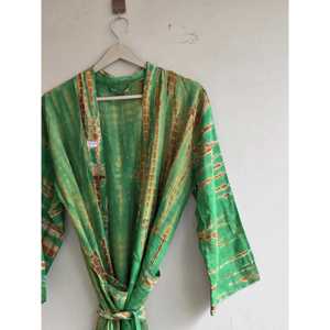 Kimono de Seda Crepe Sari con Estampado Tie Dye para Damas de Honor y Vacaciones, Elegante Traje de Baño Tipo Bata - Product Image 1