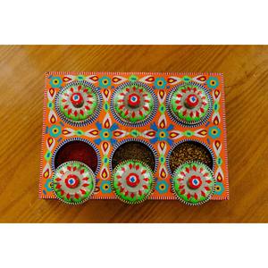 Boîte à épices en métal à imprimé multicolore reflète un style de vie de cuisine minimaliste et pratique, favorisant une préparation des repas plus rapide. - Product Image 3