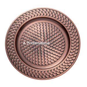 Plato de Presentación Metálico Calado y Repujado de Alta Calidad en Color Dorado para Fiestas, Hoteles y Restaurantes - Product Image 2