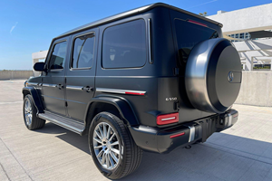 Mercedes-Benz G550 2023 Propre et Élégant, V8 Bi-Turbo, 4x4, SUV, Conduite à Gauche, Intérieur Sombre, Sièges en Cuir, Différentiel à Triple Verrouillage - Product Image 4