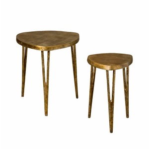 Tables d'appoint Triangle de luxe Petite table basse en métal nordique minimaliste moderne pour salon maison - Product Image 1