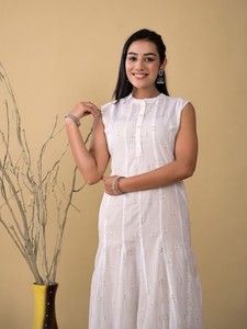 Latest Collection Ethnic Motifs Embroidered Band Collar Thread Work Detail Anarkali <b>White</b> Cotton A-Line Sleeveless Kurta Best - Product Image 2